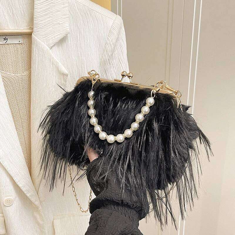 Autumn and winter plush clip fashion chain slanted shoulder hand dinner bag XJ260125