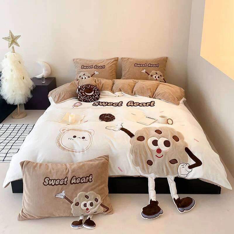 High End Three-dimensional Embroidered Milk Velvet Four Piece Set Cartoon Biscuit Pattern Winter Warm Duvet Cover Bed Sheet Y260124