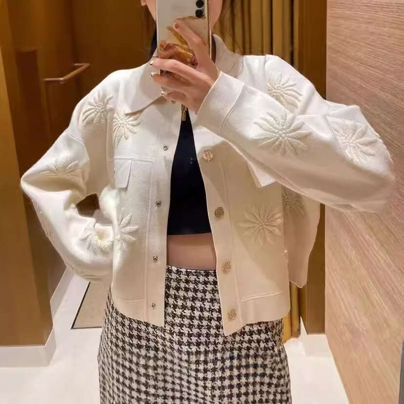 French Elegance 2026 Autumn/Winter Commuter Flower Embroidered Collar Knitted Cardigan Short Coat Loose Top