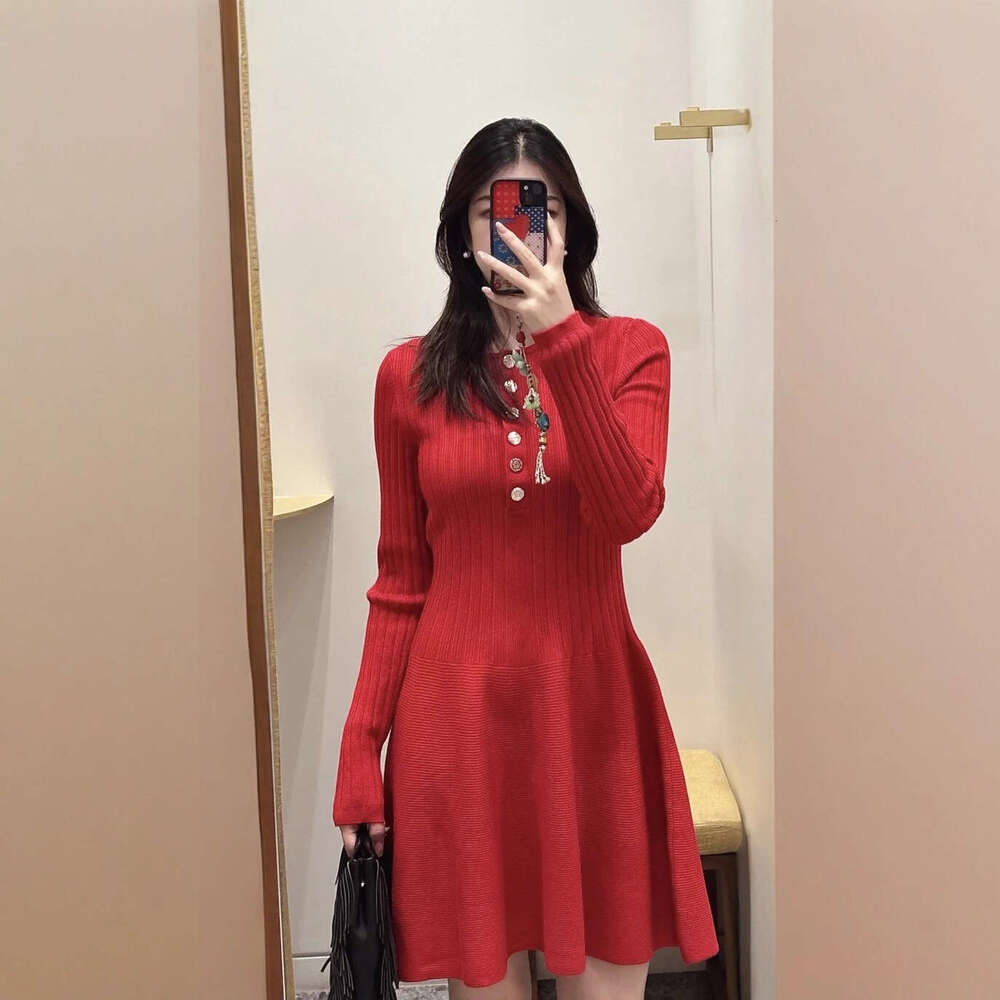 French Elegance 2026 Autumn/Winter New Fashion Round Neck Long Sleeve Knitted Dress Short Umbrella Skirt for Women