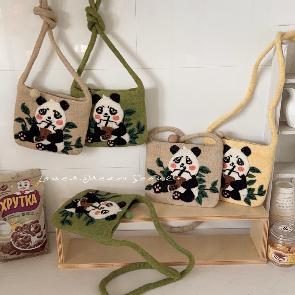 European And American Autumn Winter New Cartoon Panda Wool Felt Crossbody Cute Niche Design Shoulder Bag Fashion Accessory