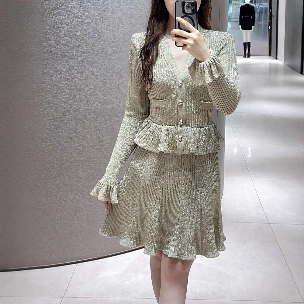 2026 Autumn New Designer Elegant Gold V-neck Waist Ruffle Women's Fake Two Piece Knitted Dress for Women