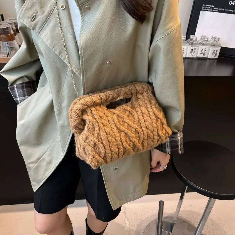 Versatile Chain Knitting Crossbody Winter Women Knitted Shoulder Knit Clamp Mouth Clutch Bag Chic Fashion Shell Handbag XJ260125