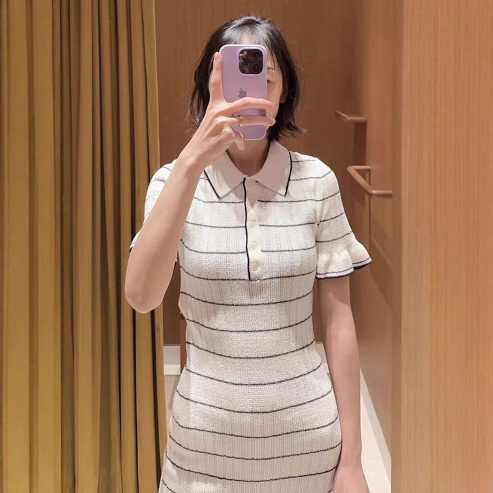 Spring/Summer 2026 New French Elegant Style Small perfume Stripe Color Block Pleated Collar Slim Knit Dress