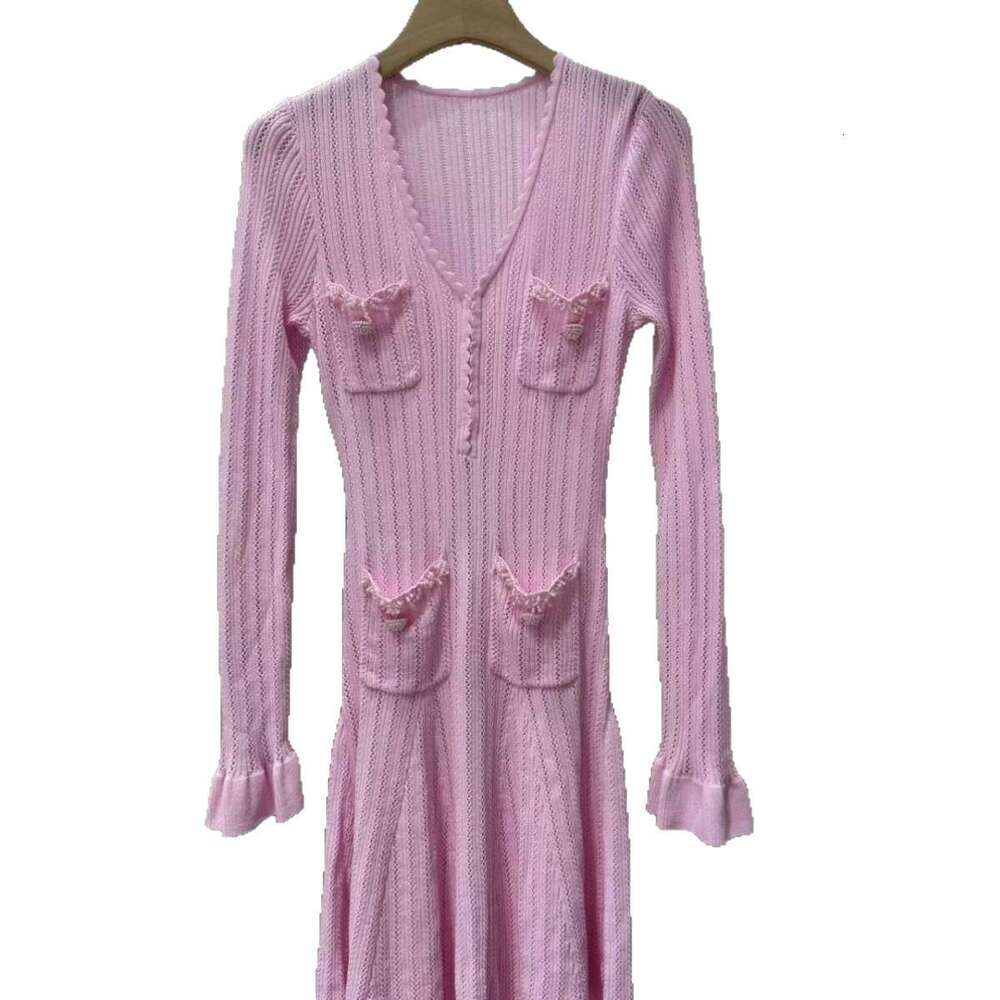 2025 French designer niche autumn and winter elegant social style V-neck mermaid women's knitted dress