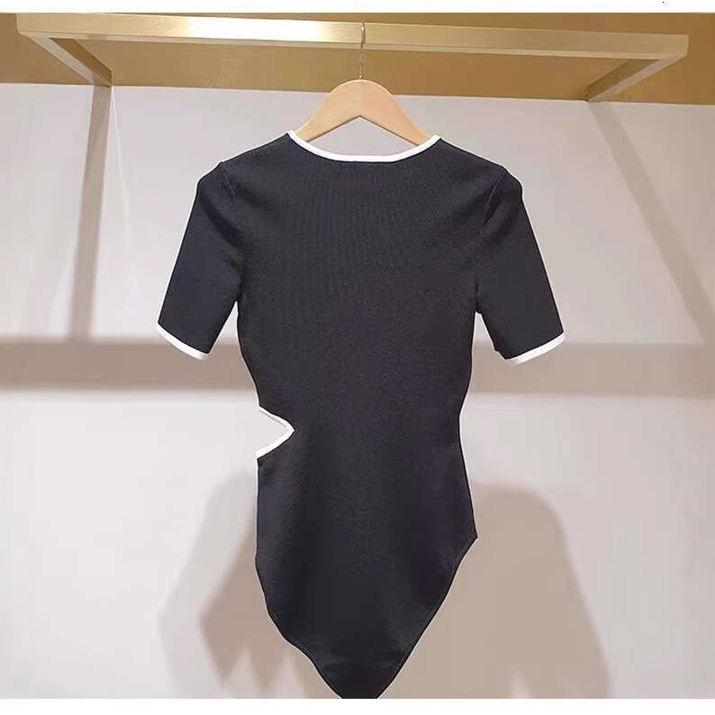 French Elegance 2026 Early Autumn Designer Color blocked Short Sleeve Round Neck Waist Knitted Sweater Elastic Slimming jumpsuit