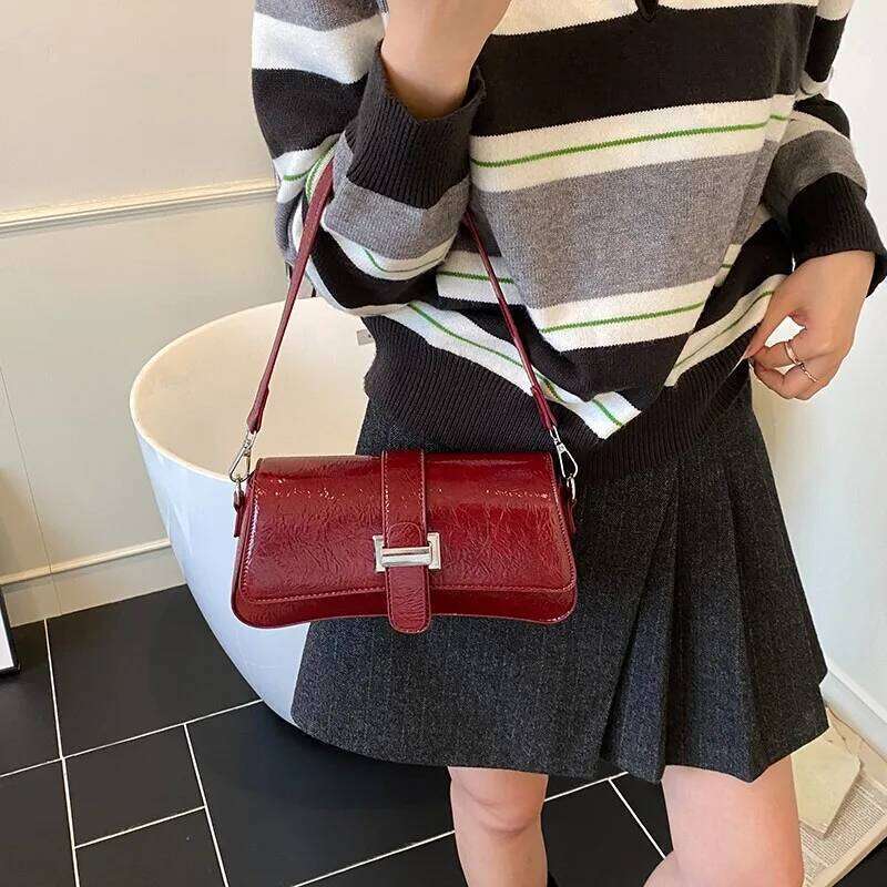 New women's shoulder fashionable chain strap crossbody bag, simple casual handbag, creating a daily exquisite style XJ260125