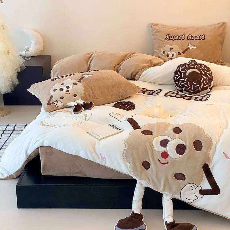 High End Three-dimensional Embroidered Milk Velvet Four Piece Set Cartoon Biscuit Pattern Winter Warm Duvet Cover Bed Sheet Y260124