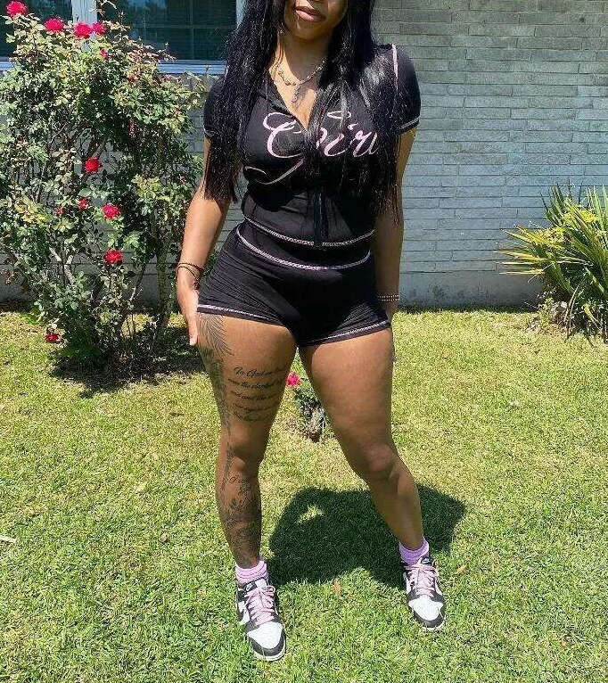 2026 designer women's high sportswear style 2-piece set with flared pants, long sleeved top, low waist set