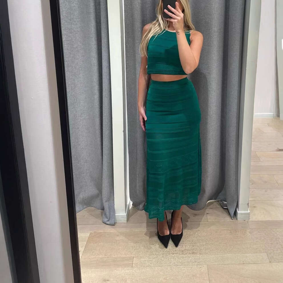 French elegance 2026 summer new designer slim fit sleeveless knitted slim fit vest top women's skirt set