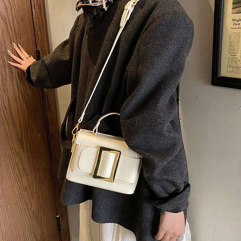 Ins Super Popular Hong Kong Style Textured for Women 2026 New Trendy Simple Handbag Retro Shoulder Crossbody Bag 9001CJ XJ260125