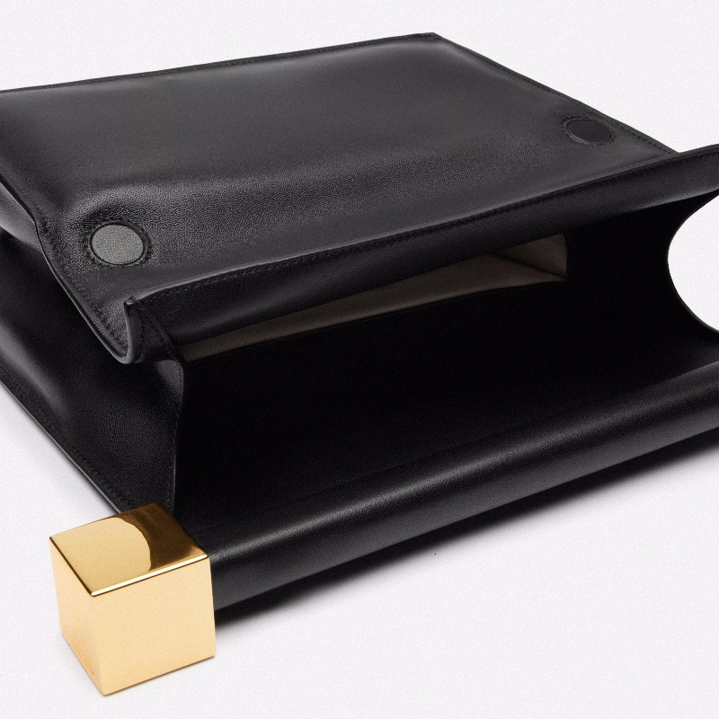 y ner Handbag for Women Fashion Takeout Clutch with Metal Dreses Purses Prom Bag Ladies Premium Style 251014