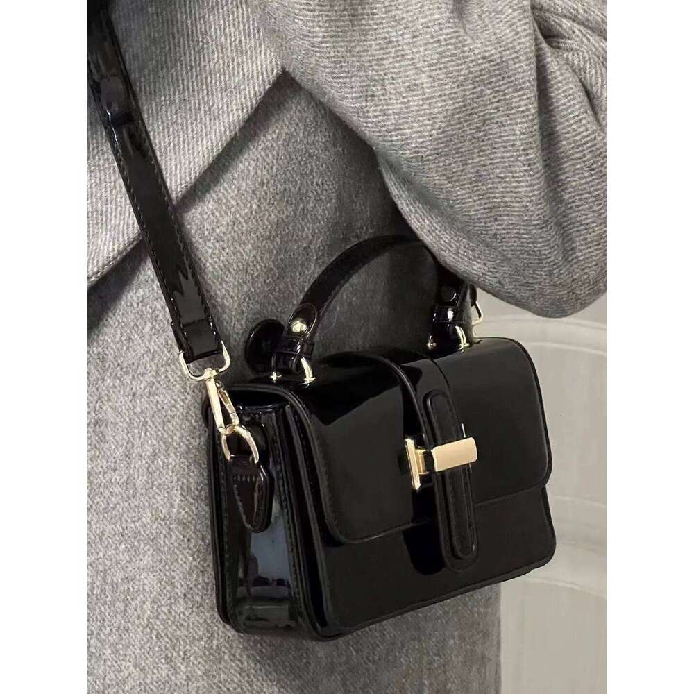 Unique glossy small square female 2023 new fall and winter fashion versatile single shoulder commuter crossbody bag XJ260125