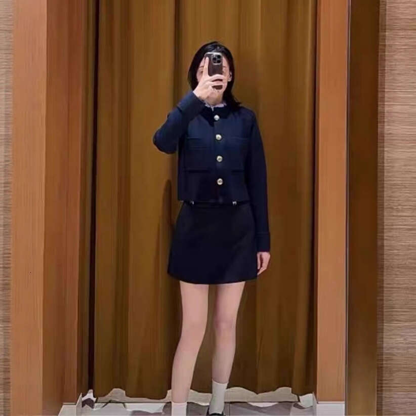 2026 Autumn/Winter New French Elegant Designer British Color blocked Lace Collar Single breasted Knitted Open Short Top for Women