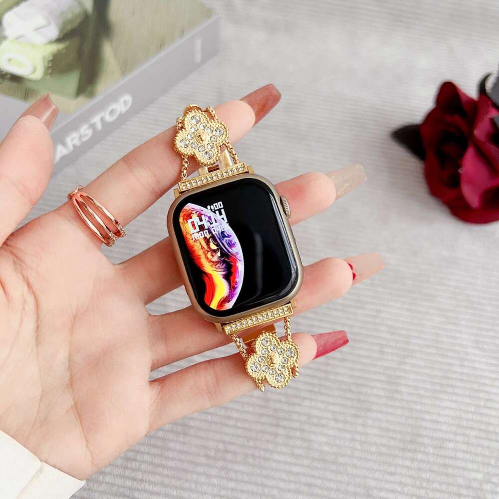Four-Leaf Clover Diamond-Encrusted Apple Watch Band for Series 10/9/8/7 Alloy Metal Bracelet Women's Fashion Dressy Replacement Strap Fashion