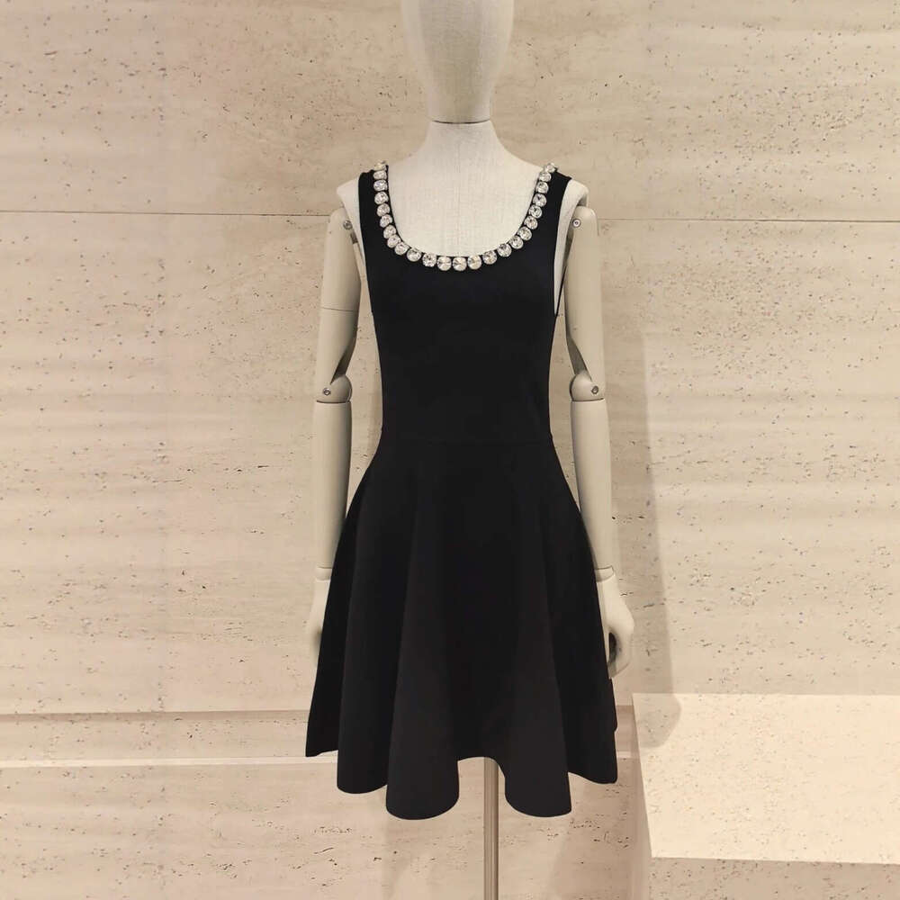 French Elegance 2026 Autumn/Winter Fashion Black Waist with Diamond Decoration U Neck Tank Top Dress