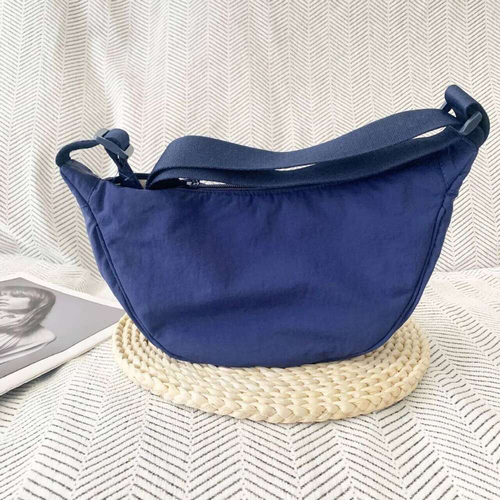 Solid Color Women's Portable Shoulder Simple Female Nylon Cloth Padded Crossbody Bags Travel Purse Handbags Messenger Bag XJ260125