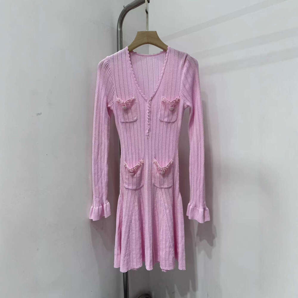 2025 French designer niche autumn and winter elegant social style V-neck mermaid women's knitted dress