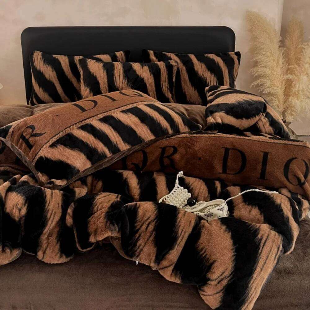 Fashion Leopard Printed Thicken Milk Velvet Bedding Rabbit Plush Winter Warm Four-Piece Set Duvet Cover Pillowcase Bed Sheet Y260124