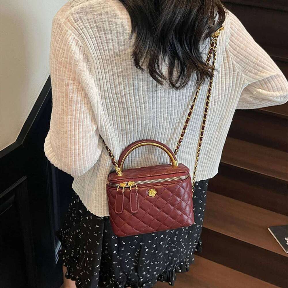 Women Luxury Shoulder Bag Diamond Quilted Metal Flower Accent Large Capacity Zipper Adjustable Strap for Daily Travel Business XJ260125