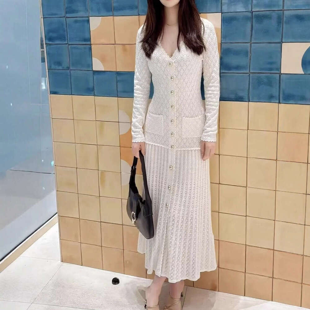 2026 Summer French Designer Elegant Small Fragrant Crochet Hollow V-neck Women's Knitted Dress