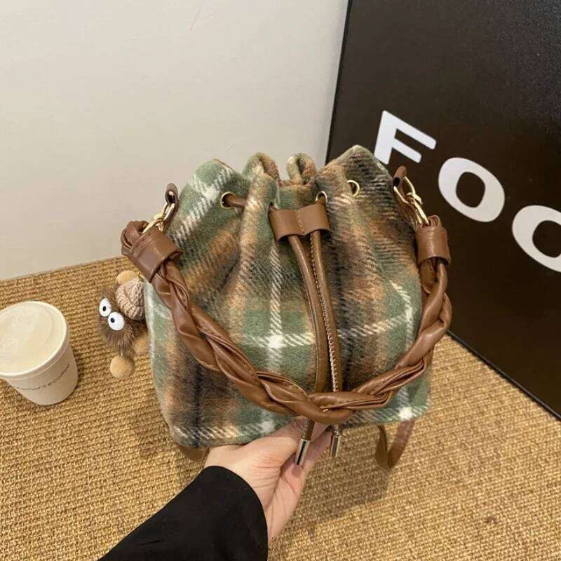 Vintage Woolen Plaid Shoulder Portable Bucket Bag Versatile Crossbody Bags for Women Purse and Handbags XJ260125