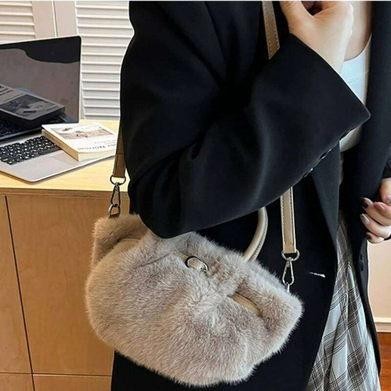 Winter Fluffy Simple Versatile Crossbody Women Fashion Handle Bags Textured Casual Style Shoulder Commuting Bag Cute Small XJ260125