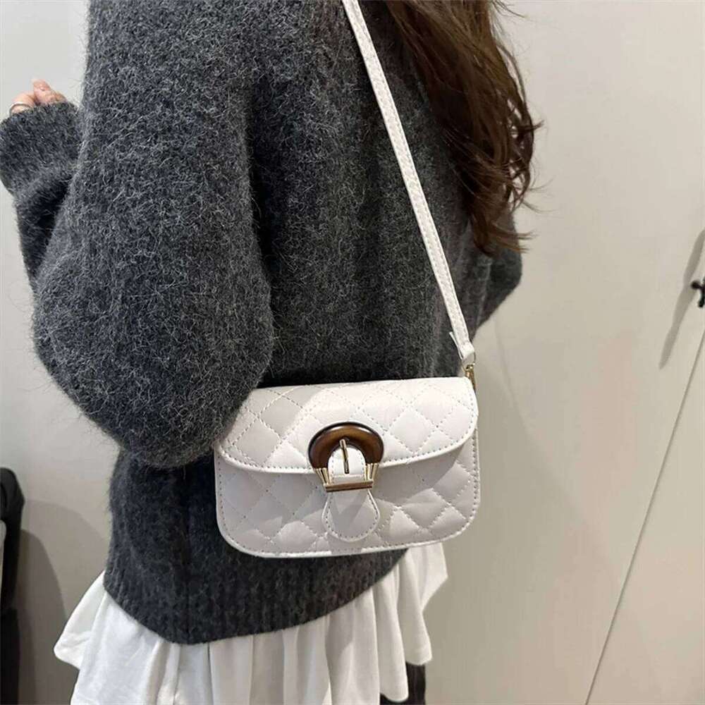 Vintage Shoulder Bag Quilted Diamond Glossy Finish Gold Logo Lightweight Large Capacity PU Magnetic Flap Adjustable Strap XJ260125