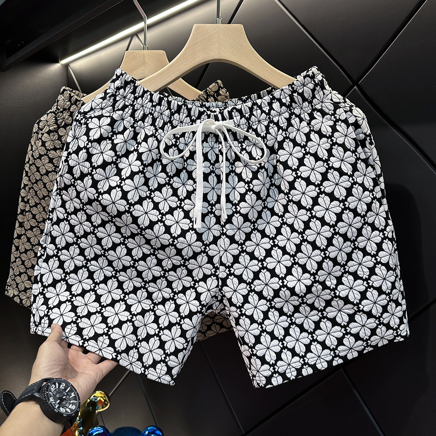 Designer Clothes Light Luxury Trendy Brand Men's Shorts Summer Luxury Brand New Loose Four-Quarter Beach Shorts Retro Five-Quarter Shorts Casual 