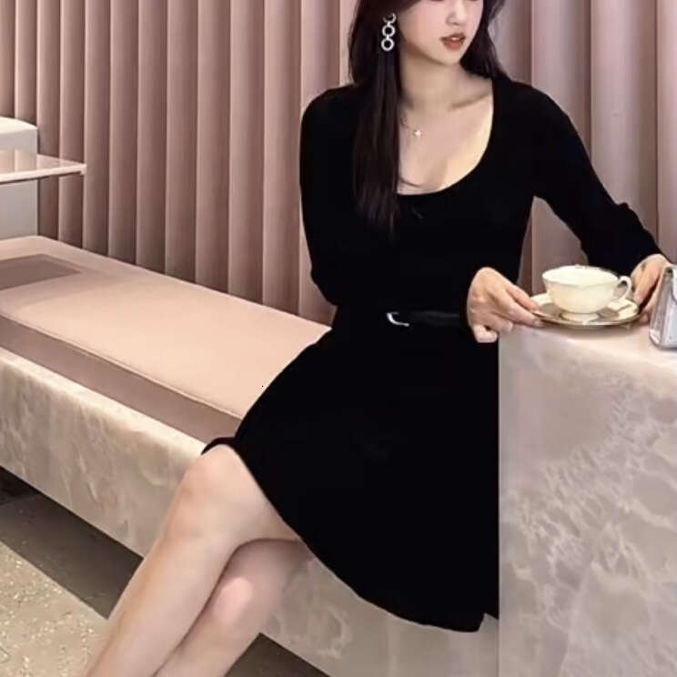 2026 autumn new French niche style elegant slim fit women's knitted patch dress for children