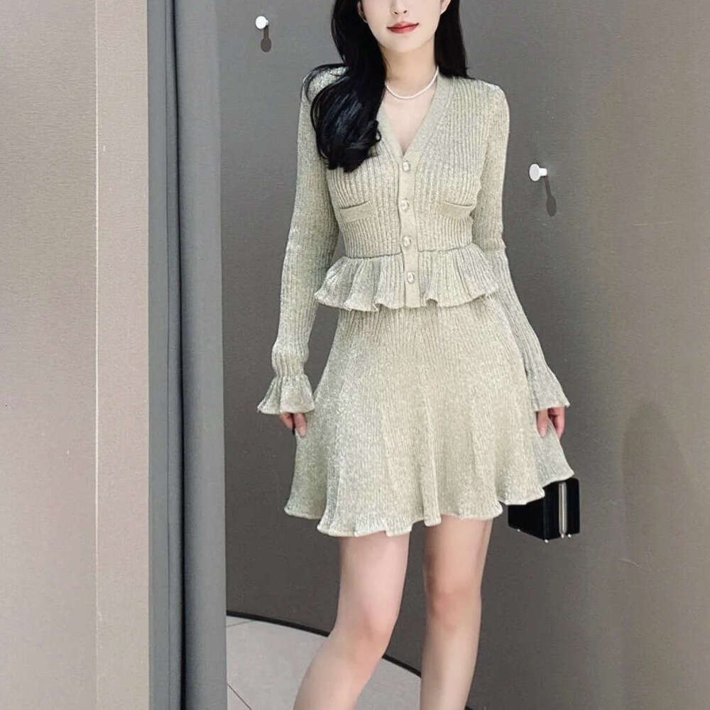 2026 Autumn New Designer Elegant Gold V-neck Waist Ruffle Women's Fake Two Piece Knitted Dress for Women