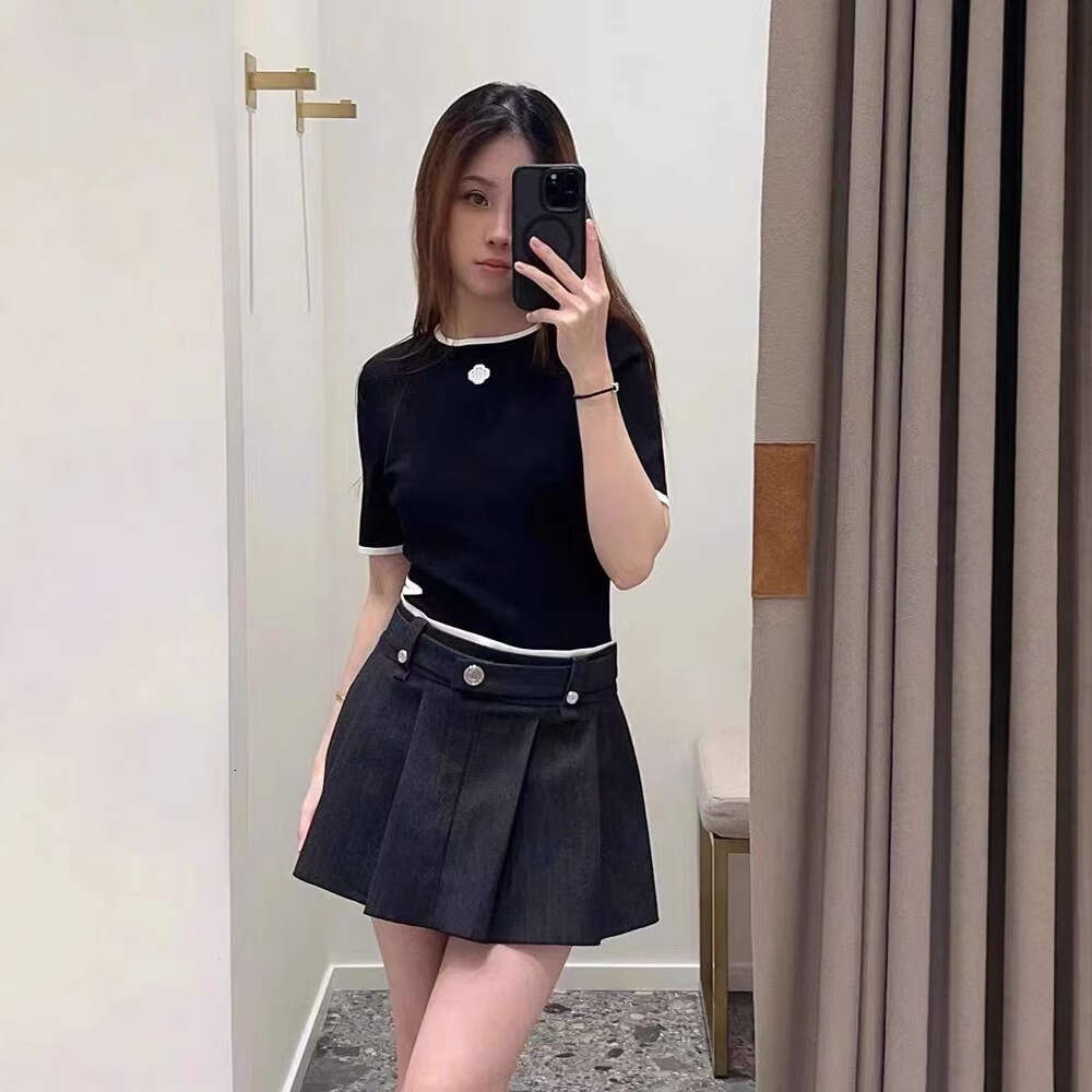 French Elegance 2026 Early Autumn Designer Color blocked Short Sleeve Round Neck Waist Knitted Sweater Elastic Slimming jumpsuit