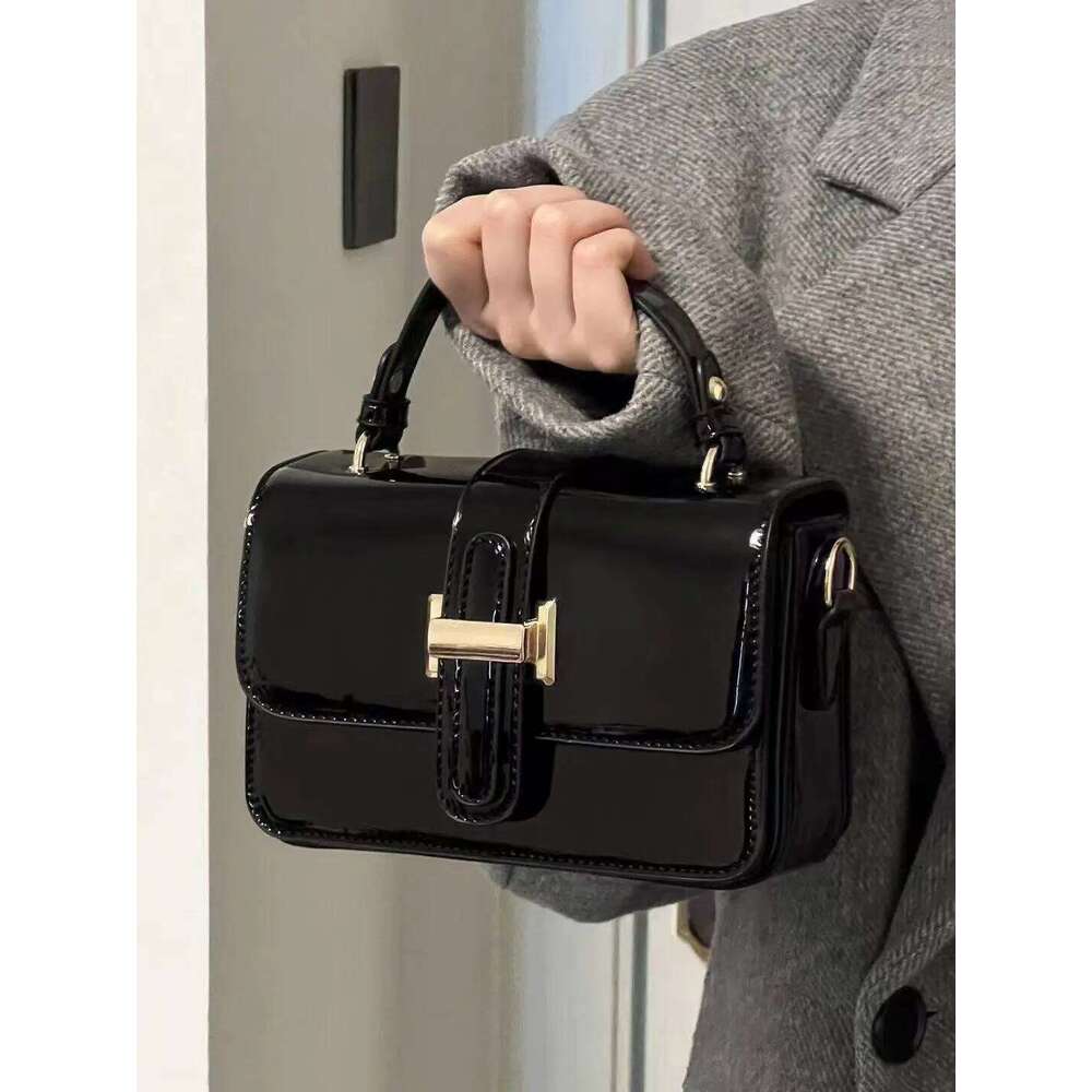 Unique glossy small square female 2023 new fall and winter fashion versatile single shoulder commuter crossbody bag XJ260125