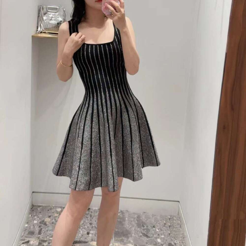 2026 autumn/winter designer fashion vertical stripe belt slim fit retro knitted short skirt children's style