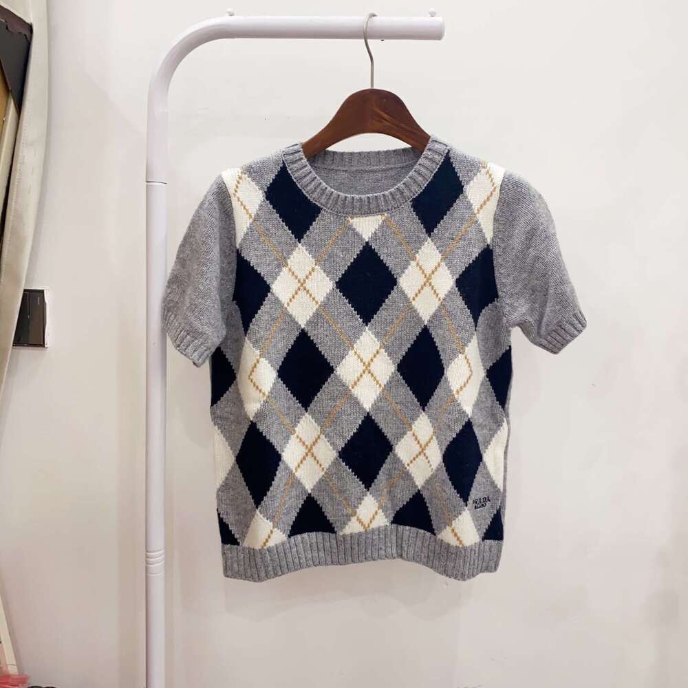 High version 2026 new designer fashion casual ribbed knitted wool short sleeved top