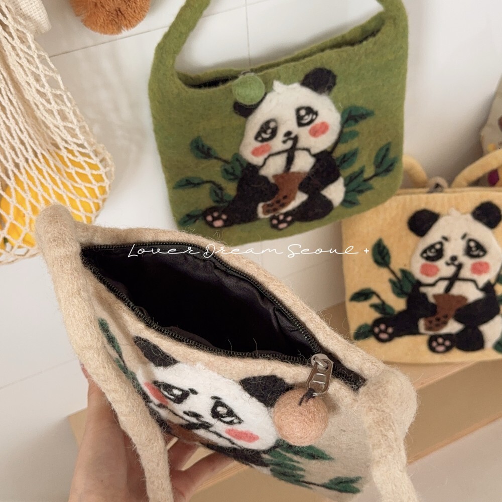 European And American Autumn Winter New Cartoon Panda Wool Felt Crossbody Cute Niche Design Shoulder Bag Fashion Accessory