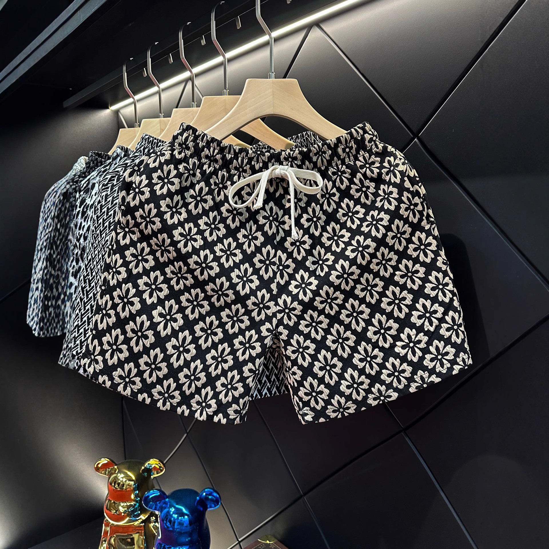 Designer Clothes Light Luxury Trendy Brand Men's Shorts Summer Luxury Brand New Loose Four-Quarter Beach Shorts Retro Five-Quarter Shorts Casual 