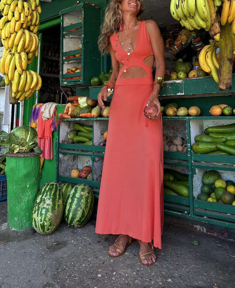 In 2026, celebrities from the European and American independent websites will wear the same printed V-neck revealing sexy slim fit dress