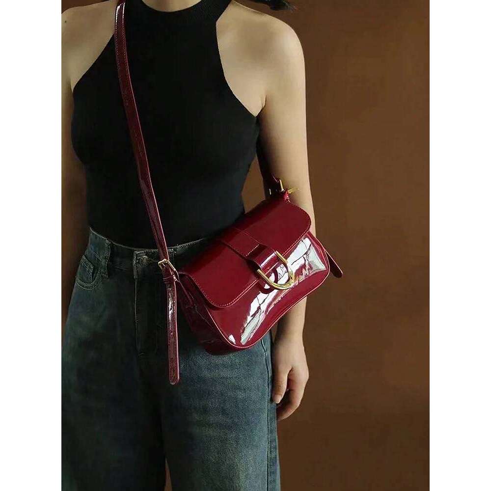 2025 new retro wine red road buckle crossbody shoulder armpit fashionable casual daily commuting women's bag XJ260125