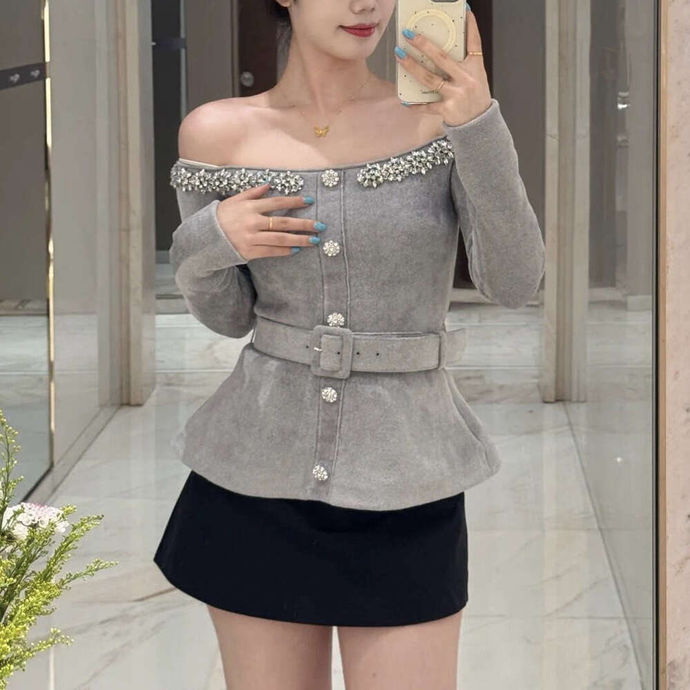 2026 French Elegant Autumn Designer Elegant One Shoulder Diamond Nail Knitted Top