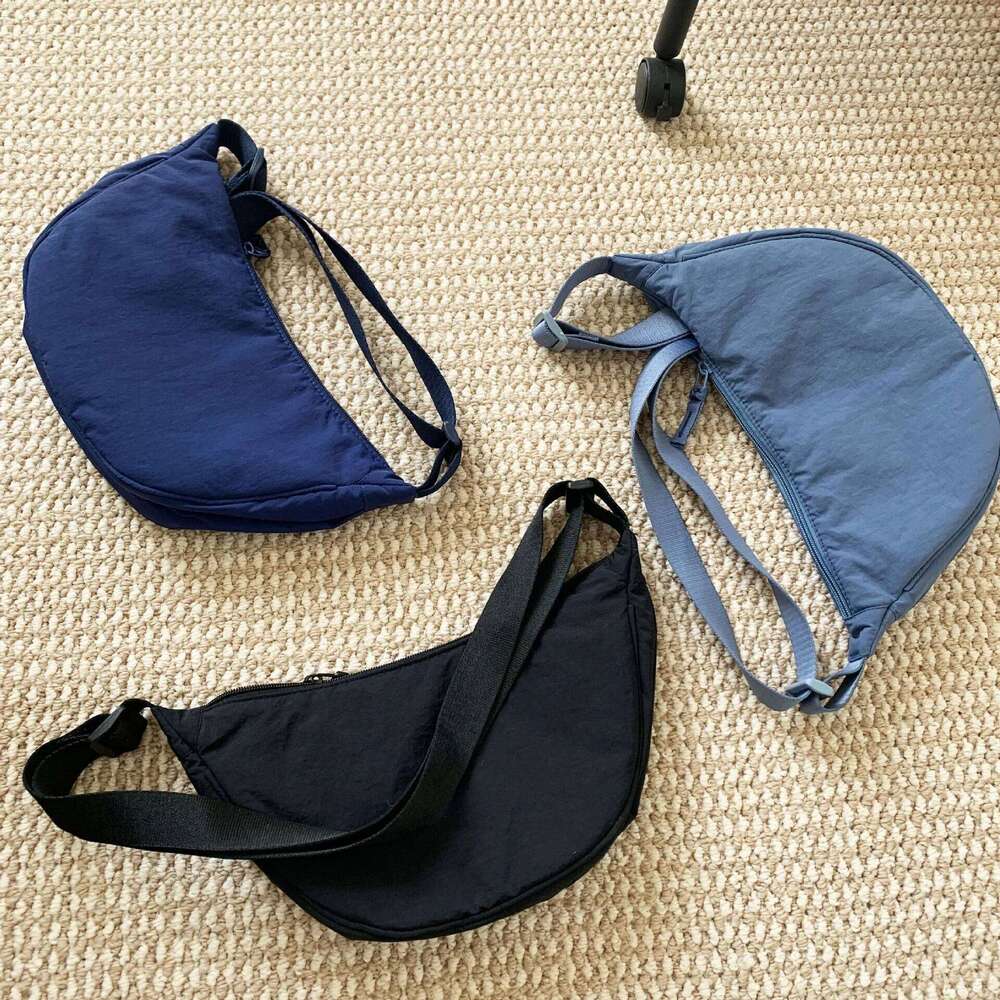 Solid Color Women's Portable Shoulder Simple Female Nylon Cloth Padded Crossbody Bags Travel Purse Handbags Messenger Bag XJ260125