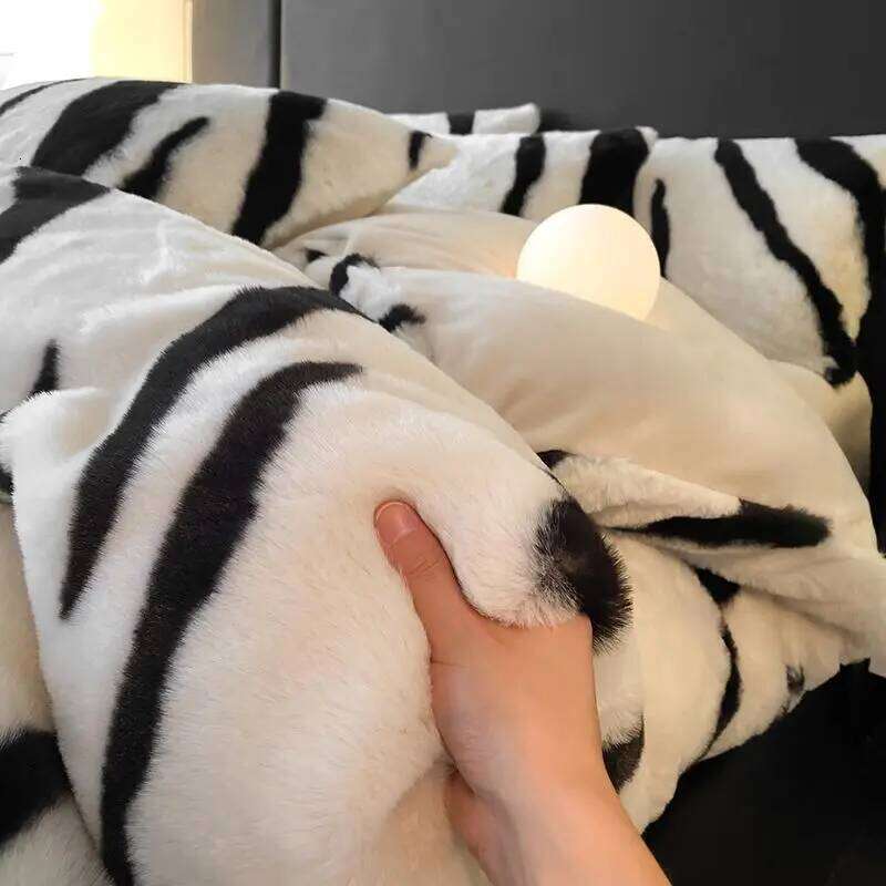 Milk Thickened Warm Coral Bed Class A Rabbit Plush Quilt Cover Sheet Pillowcase Four-piece Set Y260124
