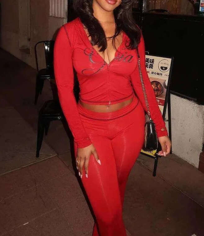 2026 designer women's high sportswear style 2-piece set with flared pants, long sleeved top, low waist set