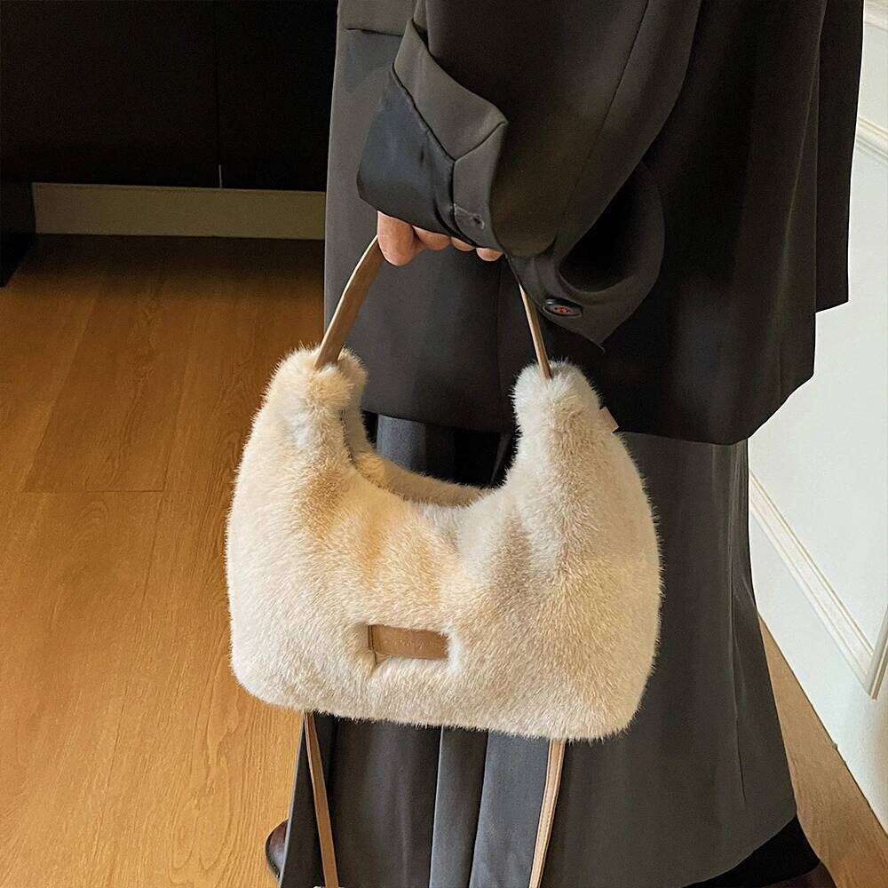 Autumn and Winter Soft Small Milk New Niche Portable Commuting Versatile Plush Bag, Crossbody Bag XJ260125