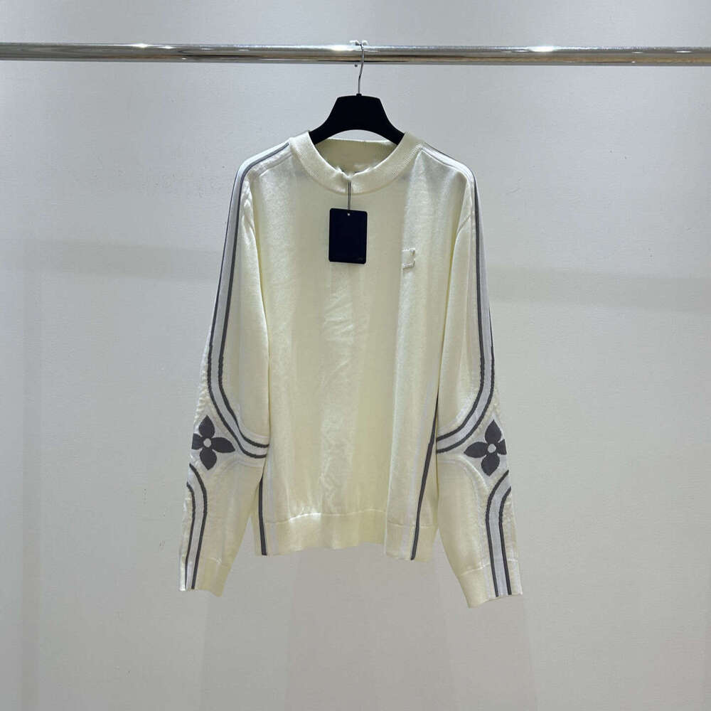 2026 Autumn/Winter New Heart Patch Leather Round Neck Hoodie Long Sleeve Solid Color Simple Wool Knitted Women's Sweater