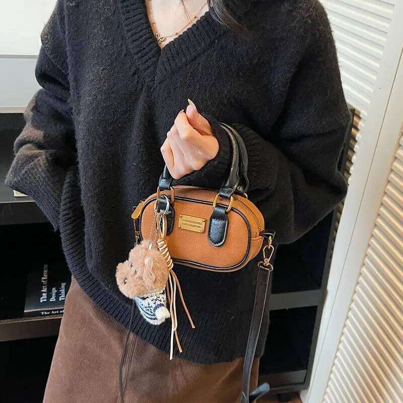 Trendy Foreign Small Round Bags 2026 Autumn Winter New Package Fashion Versatile Handbag Popular Casual Messenger Bag XJ260125