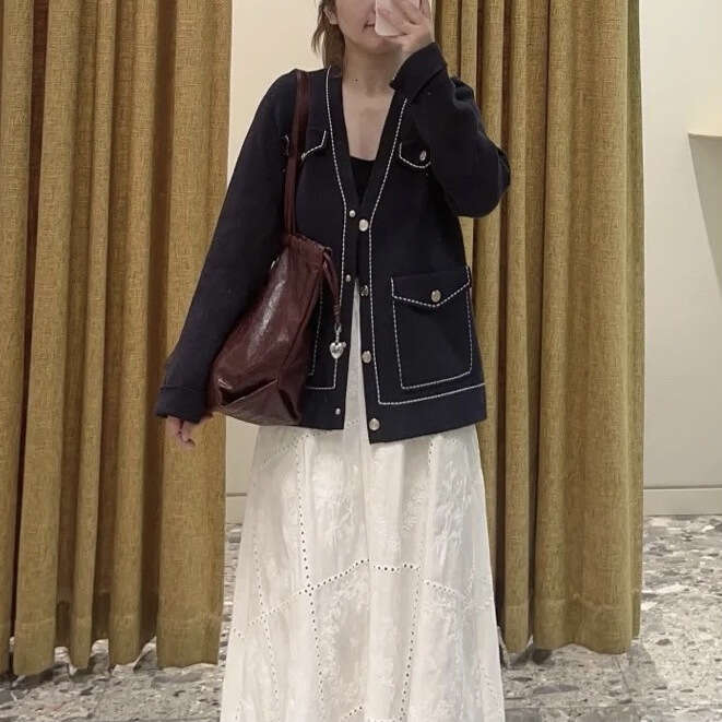 2026 French Elegant Early Autumn Social Style Color blocked V-neck Top with Deep Blue Knitted Cardigan Jacket