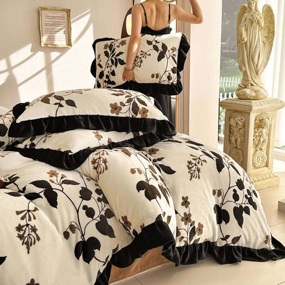 French Style Double-Sided Milk Velvet Soft Four-Piece Skin Friendly Winter Warm Quilt Cover Pillowcase Bed Sheet Bedding Set Y260124