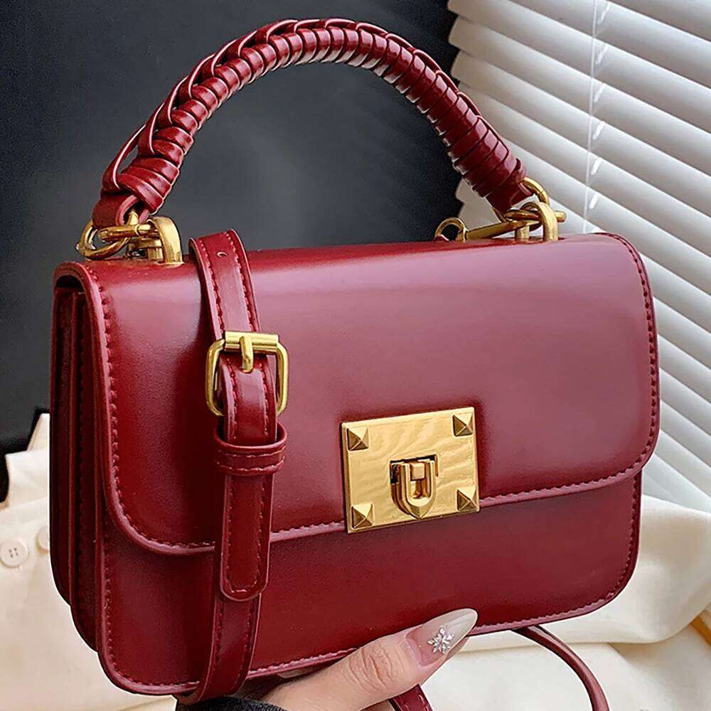 French Retro Burgundy Square Handbags Lady High-end Business Commuting Single Shoulder Bags Women Simple Versatile Crossbody Bag XJ260125