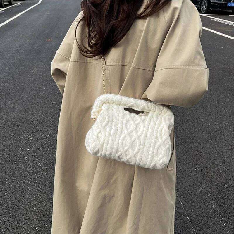 Versatile Chain Knitting Crossbody Winter Women Knitted Shoulder Knit Clamp Mouth Clutch Bag Chic Fashion Shell Handbag XJ260125